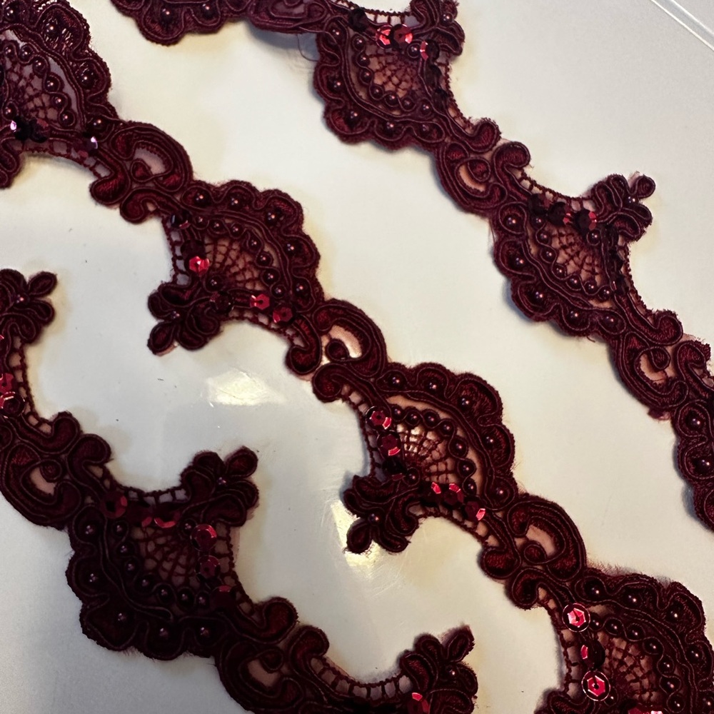 3 yards burgundy lace - Picture 5 of 5